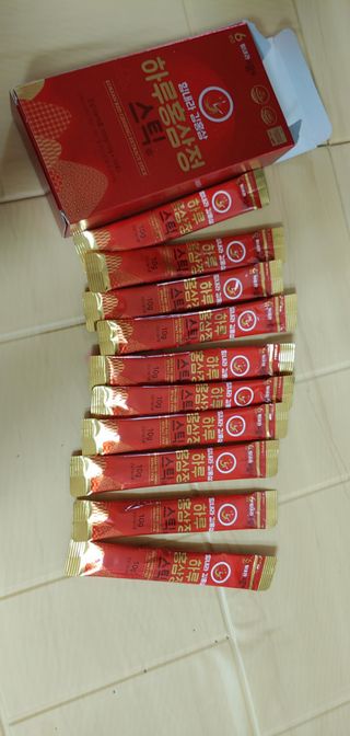 힘내라김홍삼 하루홍삼정스틱 10g x 10포 — 5점을 준 리뷰어가 2021년 5월 올린 사용 사진