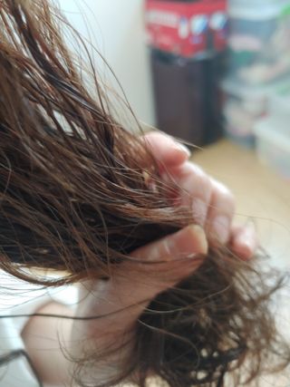 썸헤어 / SUMHAIR 썸헤어 실키 테라피 헤어 에센스 — 3점을 준 리뷰어가 2021년 4월 올린 사용 사진