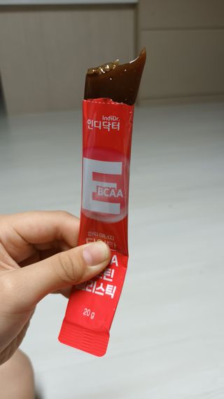 [인디닥터] 타이탄 BCAA 프로틴 젤리스틱 — 5점을 준 리뷰어가 2022년 5월 올린 사용 사진