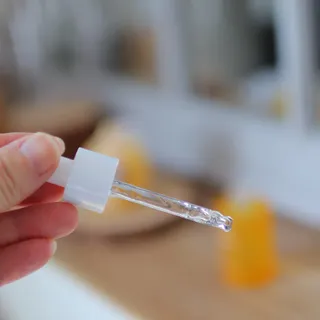 체르엠 스템앤셀 비타민 브라이트닝 에센스 30ml 1개 — 5점을 준 리뷰어가 2022년 4월 올린 사용 사진