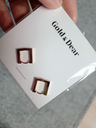 [골드앤디어] 14K 사각 네모 원터치 귀걸이_3color — 5점을 준 리뷰어가 2021년 5월 올린 사용 사진