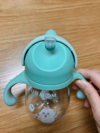 유비맘 트라이탄 코니빨대컵_컬러 랜덤 발송 — 5점을 준 리뷰어가 2021년 1월 올린 사용 사진