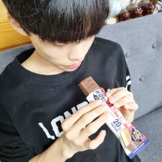 이지프로틴바 3종x각 2ea (고단백질바, 멀티단백질바, 식물성단백질바) — 5점을 준 리뷰어가 2024년 3월 올린 사용 사진