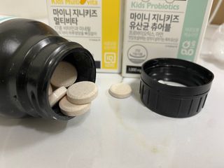 일동제약 마이니 마이니 지니키즈 유산균 츄어블, 멀티비타 set — 5점을 준 리뷰어가 2021년 3월 올린 사용 사진