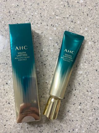 [NEW 탄력유턴 아이크림] AHC 유스 래스팅 리얼 아이크림 포 페이스 — 4점을 준 리뷰어가 2021년 2월 올린 사용 사진