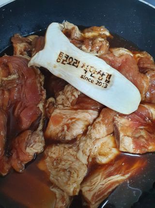 소담스퀘어 상암 통큰오리착한삼겹 1석3조수제양념돼지갈비 — 5점을 준 리뷰어가 2022년 12월 올린 사용 사진