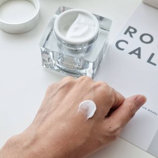 아이디플라코스메틱 아이디 페이스핏  시그니처 크림 50ml — 5점을 준 리뷰어가 2021년 10월 올린 사용 사진