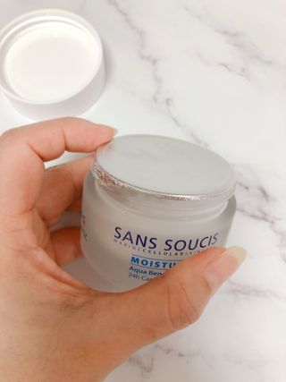산수시 아쿠아 베네핏 24h 수부지 물광 속건조 수분크림 50ml — 5점을 준 리뷰어가 2021년 7월 올린 사용 사진