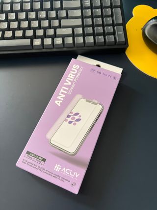 아클리브 Premium 항균 항바이러스 액정 보호필름(iPhone) — 5점을 준 리뷰어가 2022년 1월 올린 사용 사진