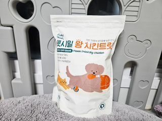 [펫시밀] 원물그대로 영양듬뿍 동결건조 왕북어트릿300g,왕치킨트릿400g,열빙어트릿300g 대용량 간식 — 5점을 준 리뷰어가 2023년 5월 올린 사용 사진