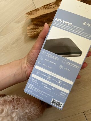 아클리브 Premium 항균 항바이러스 액정 보호필름(iPhone) — 5점을 준 리뷰어가 2022년 10월 올린 사용 사진