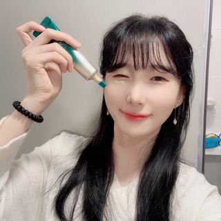 [NEW 탄력유턴 아이크림] AHC 유스 래스팅 리얼 아이크림 포 페이스 — 5점을 준 리뷰어가 2021년 3월 올린 사용 사진