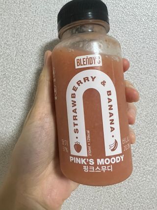 BLENDY'S 핑크 스무디+블론디 스무디 — 5점을 준 리뷰어가 2022년 3월 올린 사용 사진