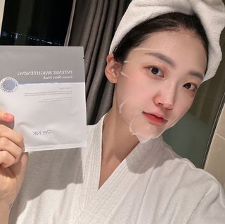 리엔케이 인텐스 브라이트닝 세럼 시트 마스크 — 5점을 준 리뷰어가 2023년 9월 올린 사용 사진