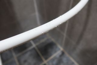 바디빔 물때방지 샤워 호스 2m 꼬임방지 PVC 튜브 — 5점을 준 리뷰어가 2022년 4월 올린 사용 사진