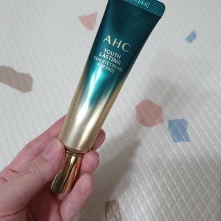 [NEW 탄력유턴 아이크림] AHC 유스 래스팅 리얼 아이크림 포 페이스 — 5점을 준 리뷰어가 2021년 3월 올린 사용 사진