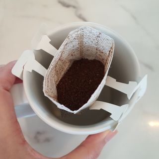 도이퉁 드립백 커피 60g 다크로스트 미디움로스트 — 4점을 준 리뷰어가 2021년 3월 올린 사용 사진