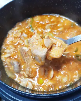 소담스퀘어 상암 궁중해물탕조씨집 백년가게 조씨집 팔뚝탕1인분550g — 2점을 준 리뷰어가 2022년 12월 올린 사용 사진