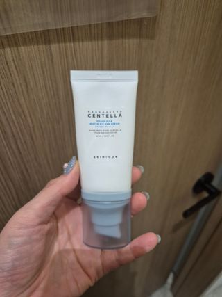 [스킨1004] 마다가스카르 센텔라 히알루-시카 워터핏 선세럼 50ml — 5점을 준 리뷰어가 2024년 5월 올린 사용 사진