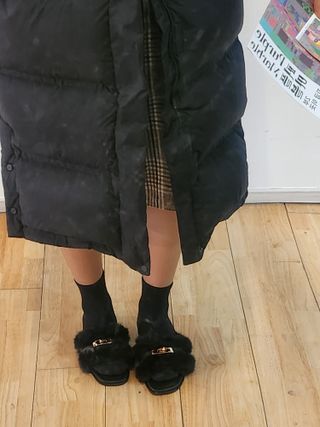 소담스퀘어 상암 쌍형컴퍼니 복슬복슬 포근한 털슬리퍼 — 3점을 준 리뷰어가 2022년 12월 올린 사용 사진