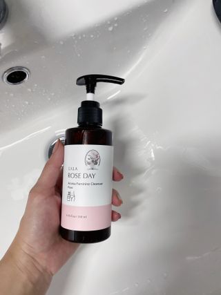 라라로즈데이 시즌2 여성청결제 200ml 아로마 페미민 클렌저, 독일더마인증 — 4.5점을 준 리뷰어가 2021년 8월 올린 사용 사진