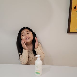mom e 맘이 내추럴 베이비 케어 샴푸앤바스+로션 — 5점을 준 리뷰어가 2021년 1월 올린 사용 사진