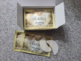 건강누리인터내셔날 레아라 다이아포스 슬리핑 아이패치 골드 & 물광 아이패치 [14회분/총 28매] — 4점을 준 리뷰어가 2022년 7월 올린 사용 사진