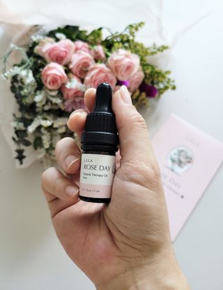 라라로즈데이 시즌2 천연 아로마오일 Y존 케어 속옷향수 이너퍼퓸 5ml  여성의 자존감을 UP시키자 — 5점을 준 리뷰어가 2021년 10월 올린 사용 사진