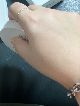 위뜨 글로시 레이어 쿠션 — 5점을 준 리뷰어가 2022년 7월 올린 사용 사진