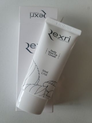 렉스리 데일리 톤업 크림 Rexri Daily Tone Up Cream — 5점을 준 리뷰어가 2022년 10월 올린 사용 사진
