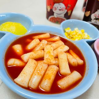 유비쿡 컵떡볶이 매운컵떡볶이2개/ 짜장컵떡볶이 2개  총 4개세트 — 5점을 준 리뷰어가 2021년 2월 올린 사용 사진