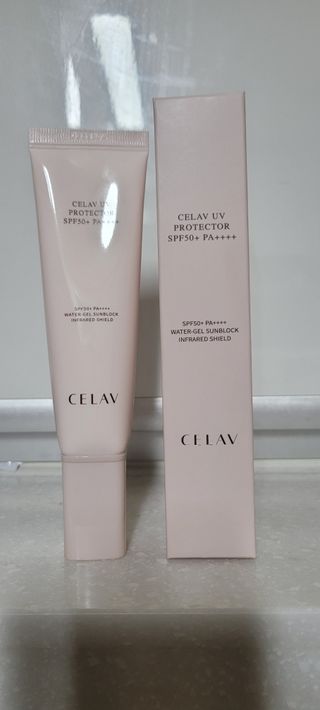 프리마인 선크림만 바꿨을 뿐인데 매일 물 2L챙겨먹고 기초케어 완벽하게 한 물빛피부 완성,셀라브UV프로텍터 — 4.5점을 준 리뷰어가 2023년 6월 올린 사용 사진