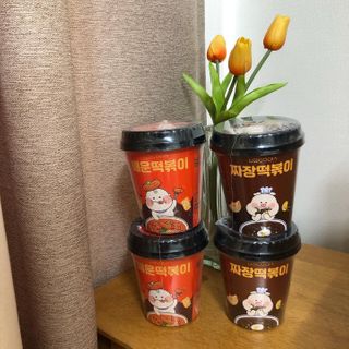유비쿡 컵떡볶이 매운컵떡볶이2개/ 짜장컵떡볶이 2개  총 4개세트 — 5점을 준 리뷰어가 2021년 3월 올린 사용 사진