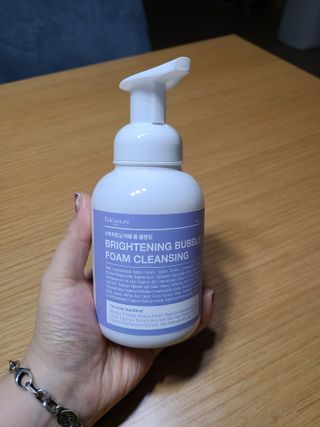 약손명가코스메틱 에오스보떼 브라이트닝 버블 폼 클렌징 300ml — 5점을 준 리뷰어가 2021년 12월 올린 사용 사진
