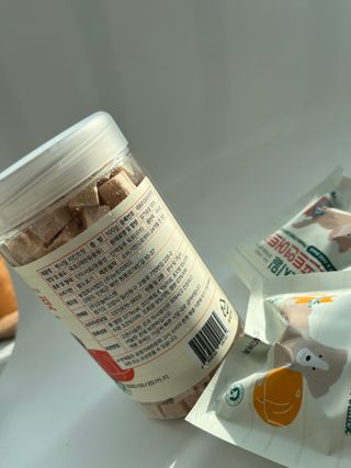 [펫시밀] 원물그대로 영양듬뿍 진공동결건조 북어트릿75g,치킨트릿100g,연어트릿75g 강아지 고양이 간식 — 5점을 준 리뷰어가 2023년 5월 올린 사용 사진