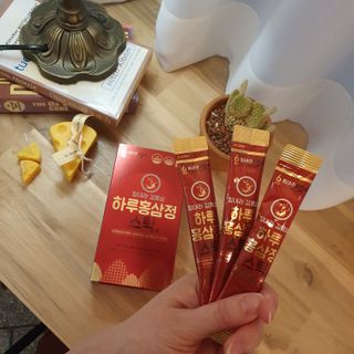 힘내라김홍삼 하루홍삼정스틱 10g x 10포 — 5점을 준 리뷰어가 2021년 3월 올린 사용 사진