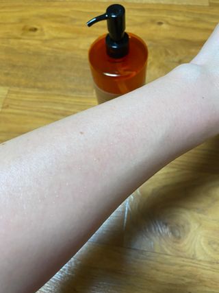 아소윤 건조하고 지친 피부에 힐링을 기분좋은 향기 스파맨션 바디오일 마사지오일 5종 중 1개 랜덤발송-2 — 5점을 준 리뷰어가 2021년 10월 올린 사용 사진