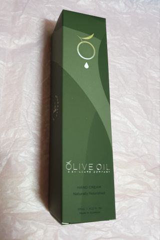 올리브 오일 스킨케어 컴퍼니 [OOSC] 보송보송한 내추럴리 너리시드 핸드크림 125ml — 5점을 준 리뷰어가 2021년 5월 올린 사용 사진