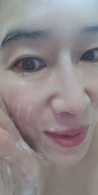 프리마인 메이크업과 들뜨는 각질까지 한방에 깐달걀로! 순하기까지한 셀베이스 그린티클렌저(200ml) — 5점을 준 리뷰어가 2023년 5월 올린 사용 사진