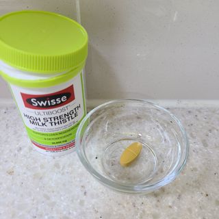Swisse 스위스 고함량 밀크씨슬 35,000mg 60정 — 5점을 준 리뷰어가 2021년 11월 올린 사용 사진