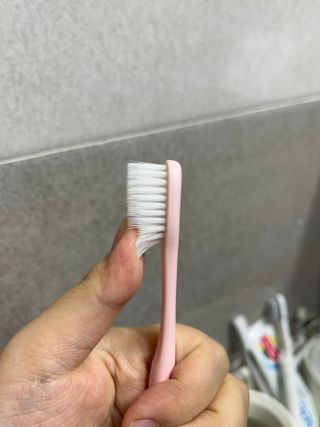 펙트럼 안티박 프리미엄 칫솔 8개입 — 5점을 준 리뷰어가 2023년 12월 올린 사용 사진