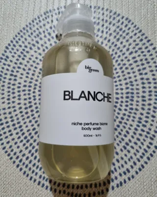 빅그린 니치 퍼퓸 바이옴바디워시 500ml(상탈, 블랙베리&베이, 블랑쉐 3종 중 택1) — 4.5점을 준 리뷰어가 2022년 8월 올린 사용 사진