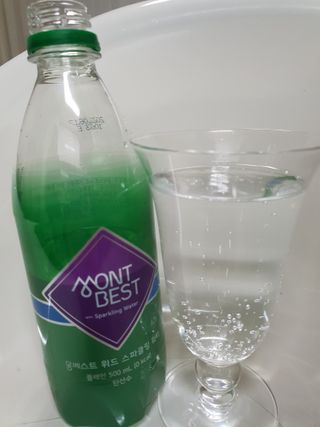 몽베스트 Montbest with Sparkling water Plain 20병 — 5점을 준 리뷰어가 2021년 11월 올린 사용 사진