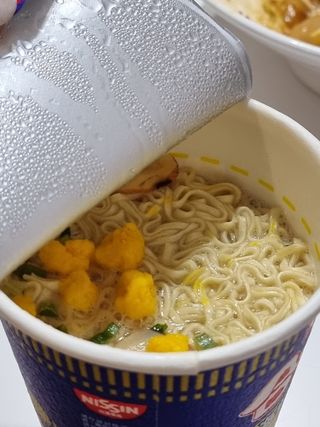 NISSIN 닛신 컵누들  4종 - 씨푸드오리지날, 씨푸드 스파이시, 씨푸드 커리, 씨푸드 XO소스 — 4점을 준 리뷰어가 2022년 12월 올린 사용 사진
