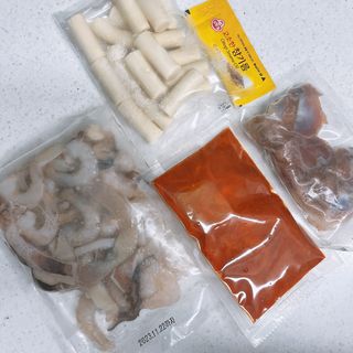 화끈한녀석들 새오똥400g 새우,오징어,똥집 볶음요리 소스,밀떡, 참기름 포함 — 5점을 준 리뷰어가 2022년 12월 올린 사용 사진