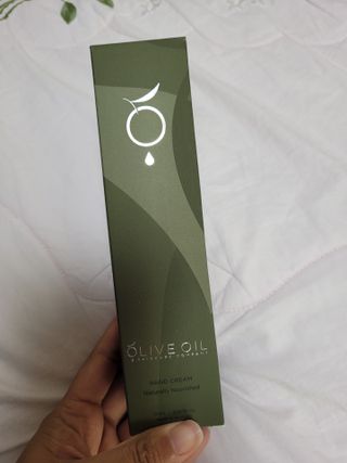 올리브 오일 스킨케어 컴퍼니 [OOSC] 보송보송한 내추럴리 너리시드 핸드크림 125ml — 4.5점을 준 리뷰어가 2021년 4월 올린 사용 사진