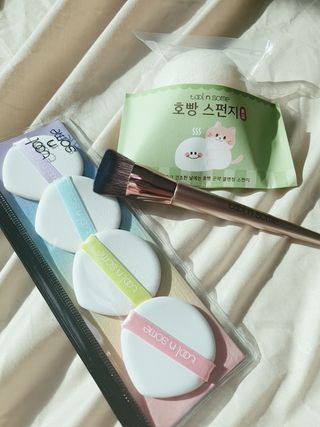 [툴앤썸] 메이크업 브러시로 바르고 호빵 스펀지로 클렌징하는 A-Z 뷰티툴 5종 — 4.5점을 준 리뷰어가 2021년 1월 올린 사용 사진