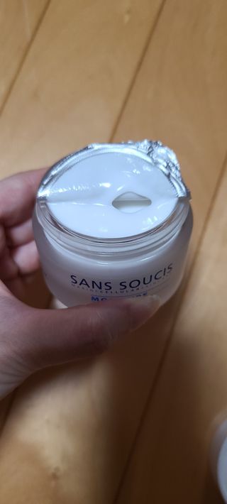 산수시 아쿠아 베네핏 24h 수부지 물광 속건조 수분크림 50ml — 5점을 준 리뷰어가 2021년 6월 올린 사용 사진