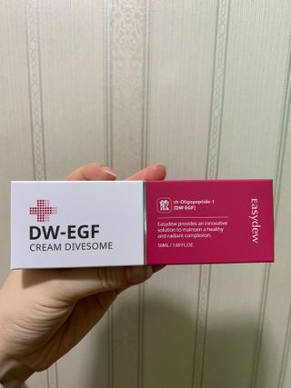 이지듀 DW-EGF 크림 다이브좀_콜라겐이 쏙쏙, 탄력피부로 다이빙 — 5점을 준 리뷰어가 2021년 2월 올린 사용 사진