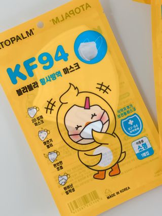 아토팜 블라블라 황사방역 마스크 KF94 — 5점을 준 리뷰어가 2021년 9월 올린 사용 사진